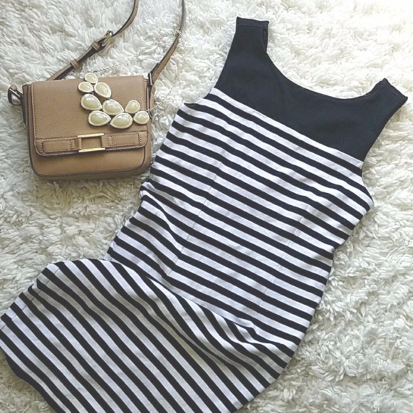 Banana Republic Dresses & Skirts - Banana Republic Striped Sleeveless Mini Dress